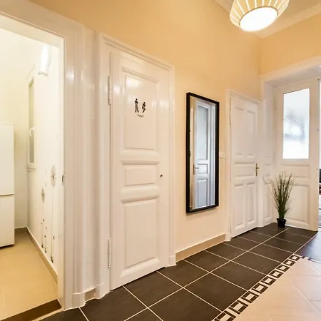 Bpr A2 Downtown Comfy Апартаменты *